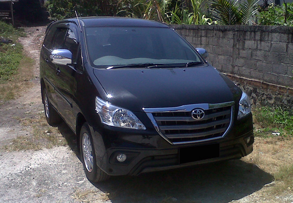 Toyota Innova for premium car rental