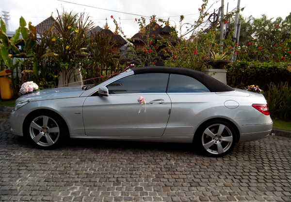 Mercedes Benz E-250 Convertible for luxury wedding by Bali private driver and car rental.